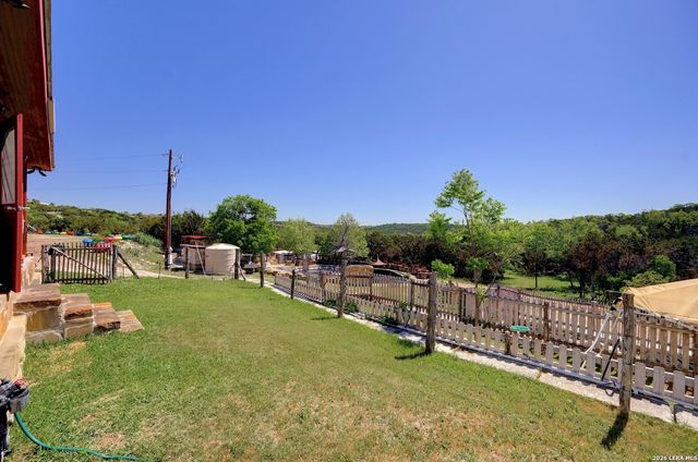 324 E HEADWATERS RANCH RD, Kendalia, TX 78027