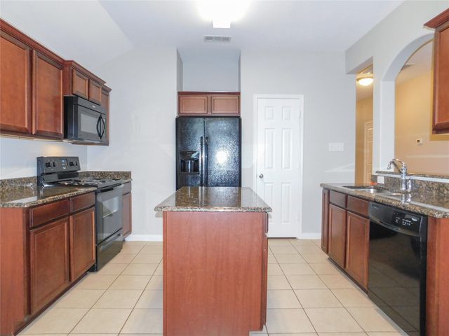101 Kincaid Drive, Sanger, TX 76266