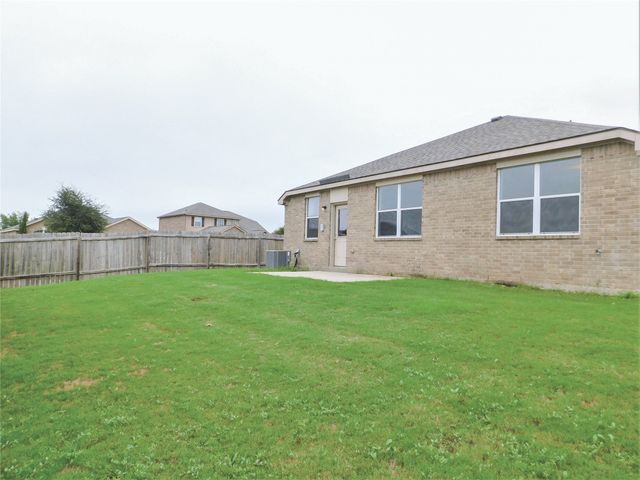 101 Kincaid Drive, Sanger, TX 76266