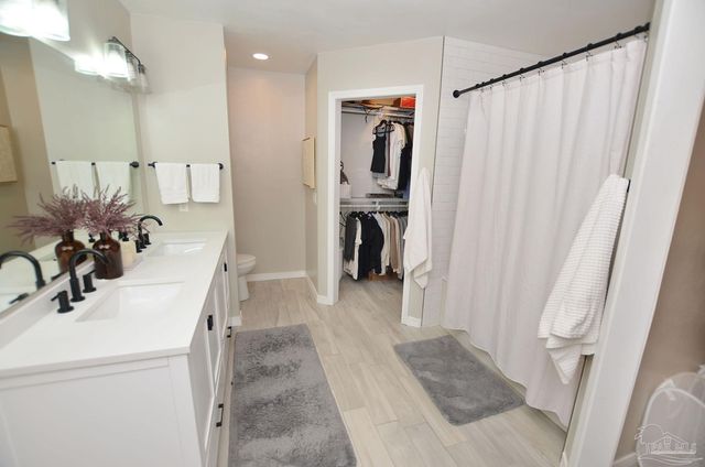 10044 Centre St, Pensacola, FL 32506