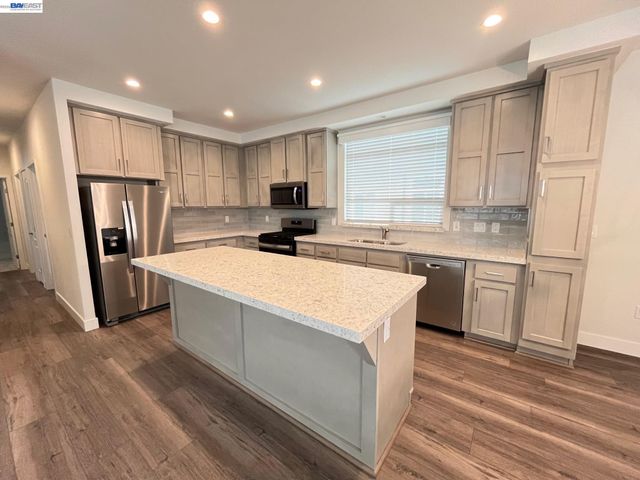 1422 Salamanca Ave, Hayward, CA 94544