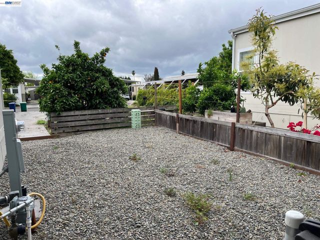 1422 Salamanca Ave, Hayward, CA 94544