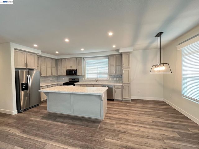 1422 Salamanca Ave, Hayward, CA 94544