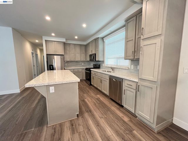 1422 Salamanca Ave, Hayward, CA 94544