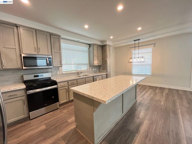 1422 Salamanca Ave, Hayward, CA 94544