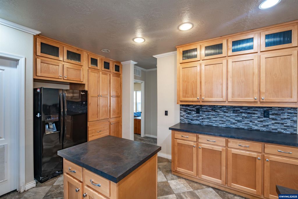 Image 10 of property listing at 15984 North Santiam Hwy SE, Stayton, OR 97383