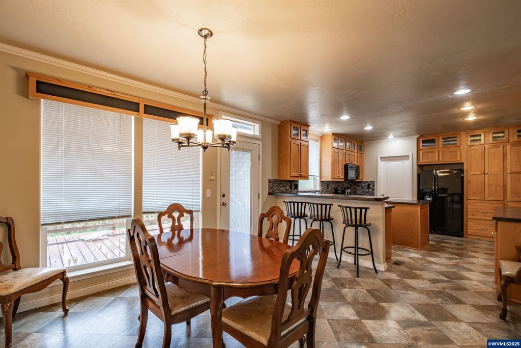 Image 12 of property listing at 15984 North Santiam Hwy SE, Stayton, OR 97383