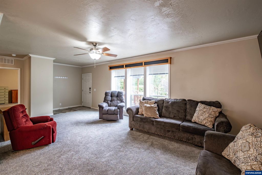 Image 13 of property listing at 15984 North Santiam Hwy SE, Stayton, OR 97383