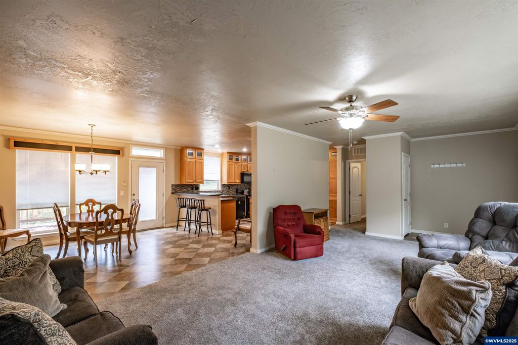 Image 14 of property listing at 15984 North Santiam Hwy SE, Stayton, OR 97383