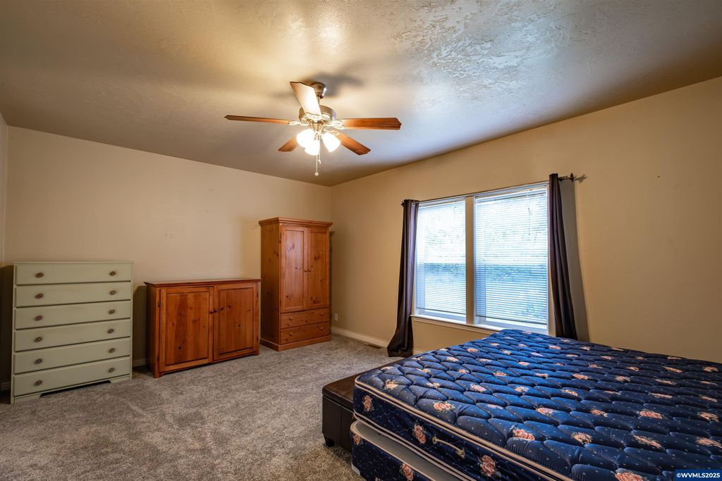 Image 16 of property listing at 15984 North Santiam Hwy SE, Stayton, OR 97383