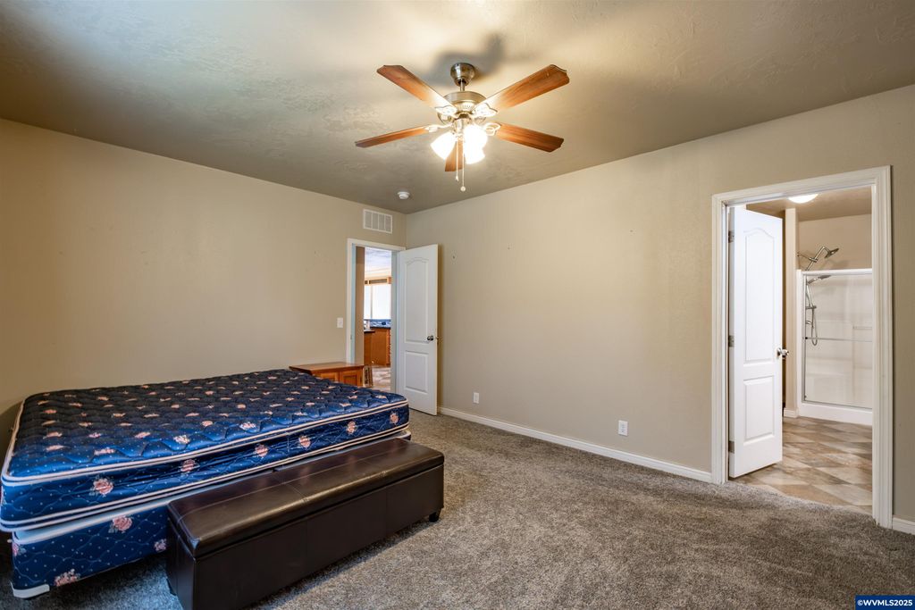 Image 18 of property listing at 15984 North Santiam Hwy SE, Stayton, OR 97383
