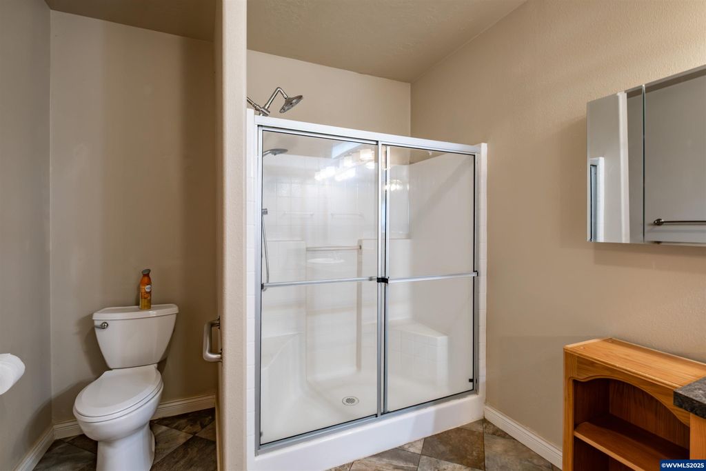 Image 19 of property listing at 15984 North Santiam Hwy SE, Stayton, OR 97383