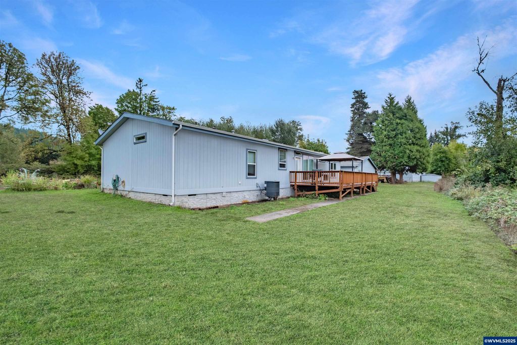 Image 2 of property listing at 15984 North Santiam Hwy SE, Stayton, OR 97383