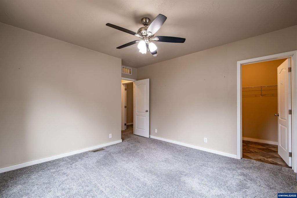 Image 22 of property listing at 15984 North Santiam Hwy SE, Stayton, OR 97383