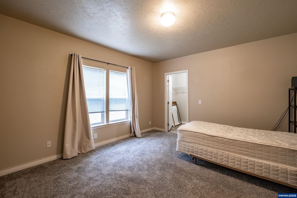 Image 27 of property listing at 15984 North Santiam Hwy SE, Stayton, OR 97383