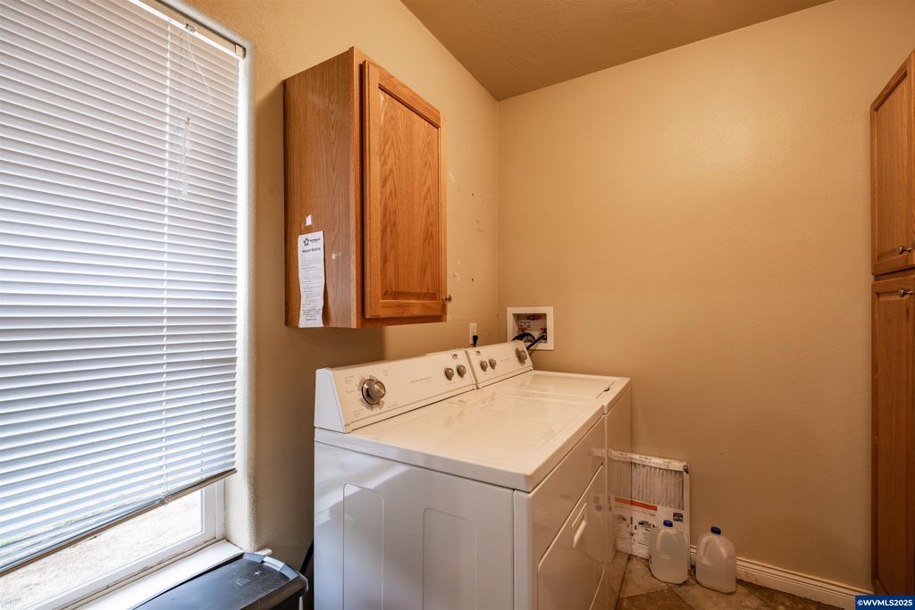 Image 29 of property listing at 15984 North Santiam Hwy SE, Stayton, OR 97383