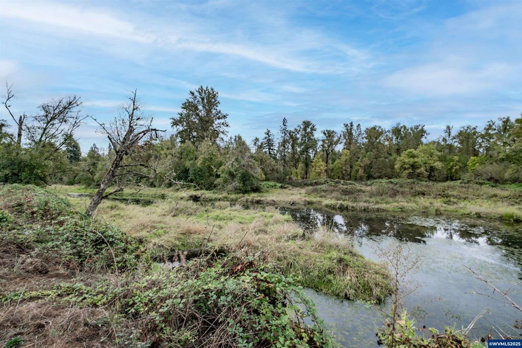 Image 3 of property listing at 15984 North Santiam Hwy SE, Stayton, OR 97383