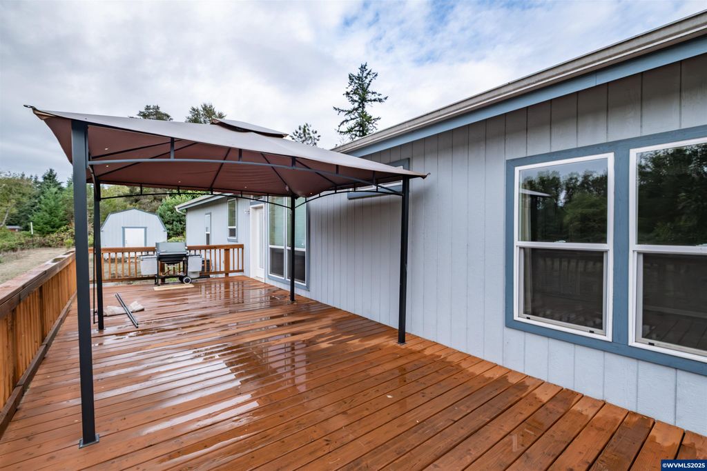 Image 31 of property listing at 15984 North Santiam Hwy SE, Stayton, OR 97383