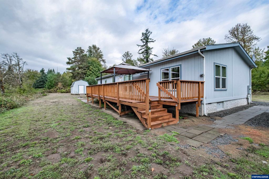 Image 32 of property listing at 15984 North Santiam Hwy SE, Stayton, OR 97383