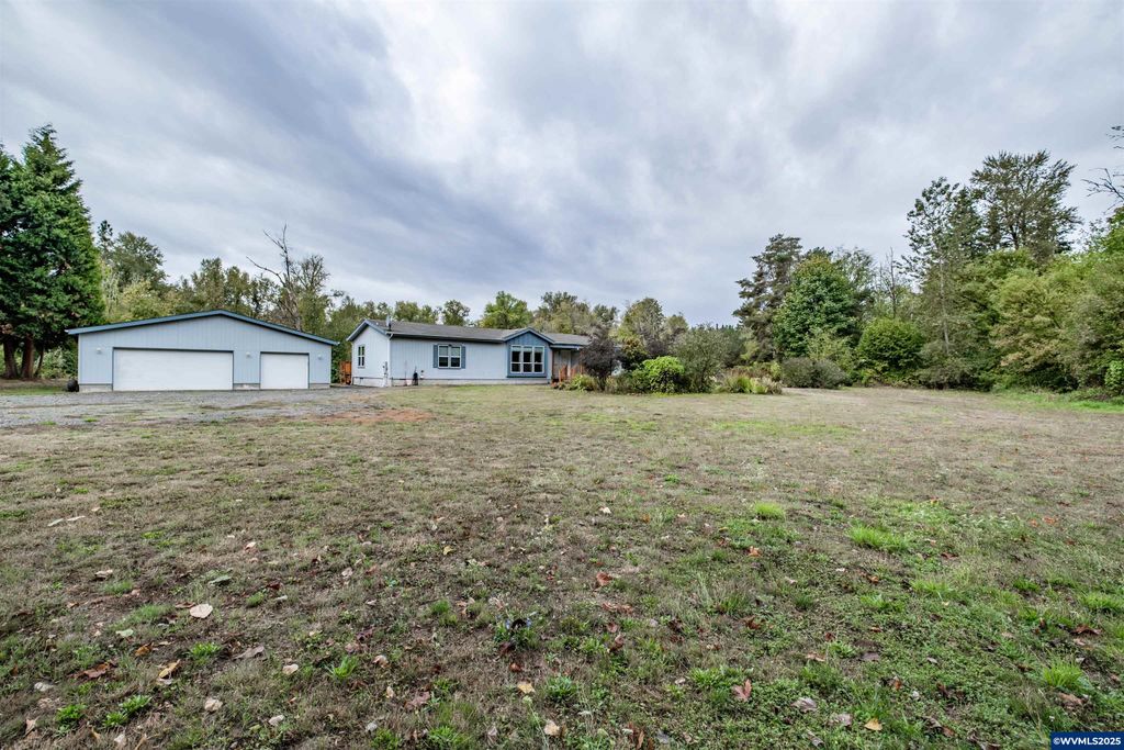 Image 33 of property listing at 15984 North Santiam Hwy SE, Stayton, OR 97383