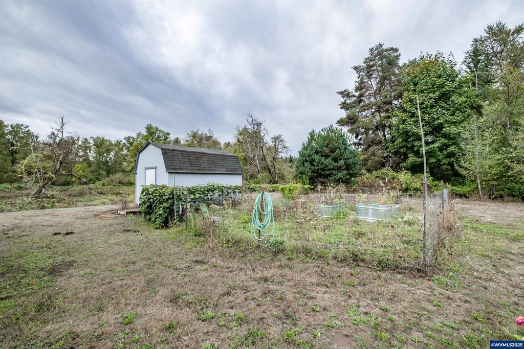 Image 34 of property listing at 15984 North Santiam Hwy SE, Stayton, OR 97383