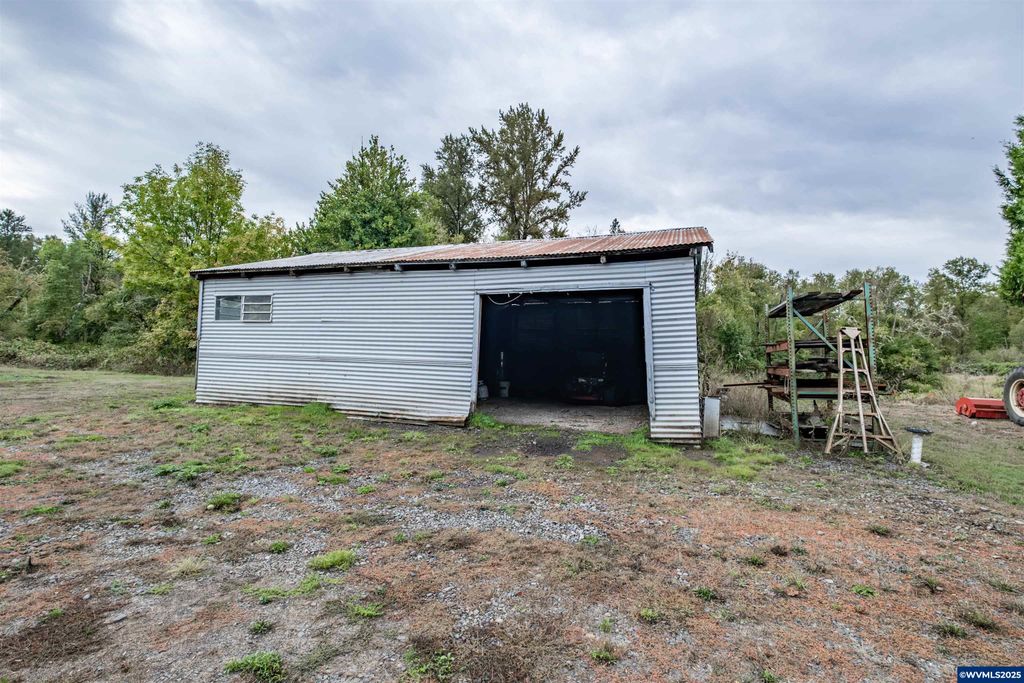 Image 35 of property listing at 15984 North Santiam Hwy SE, Stayton, OR 97383
