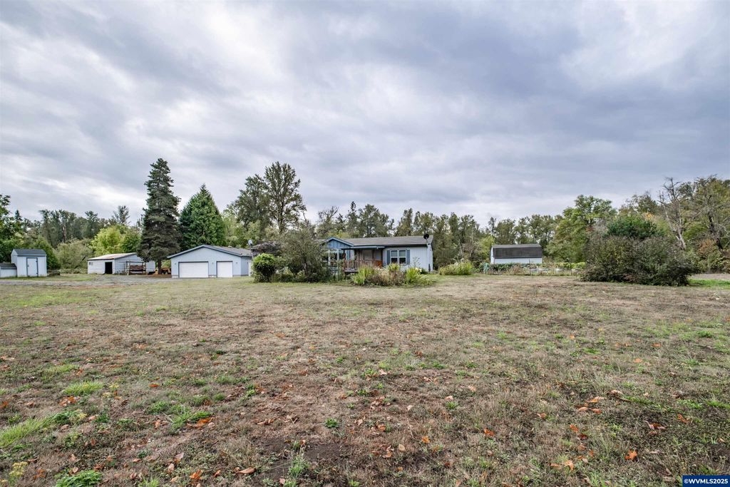 Image 36 of property listing at 15984 North Santiam Hwy SE, Stayton, OR 97383