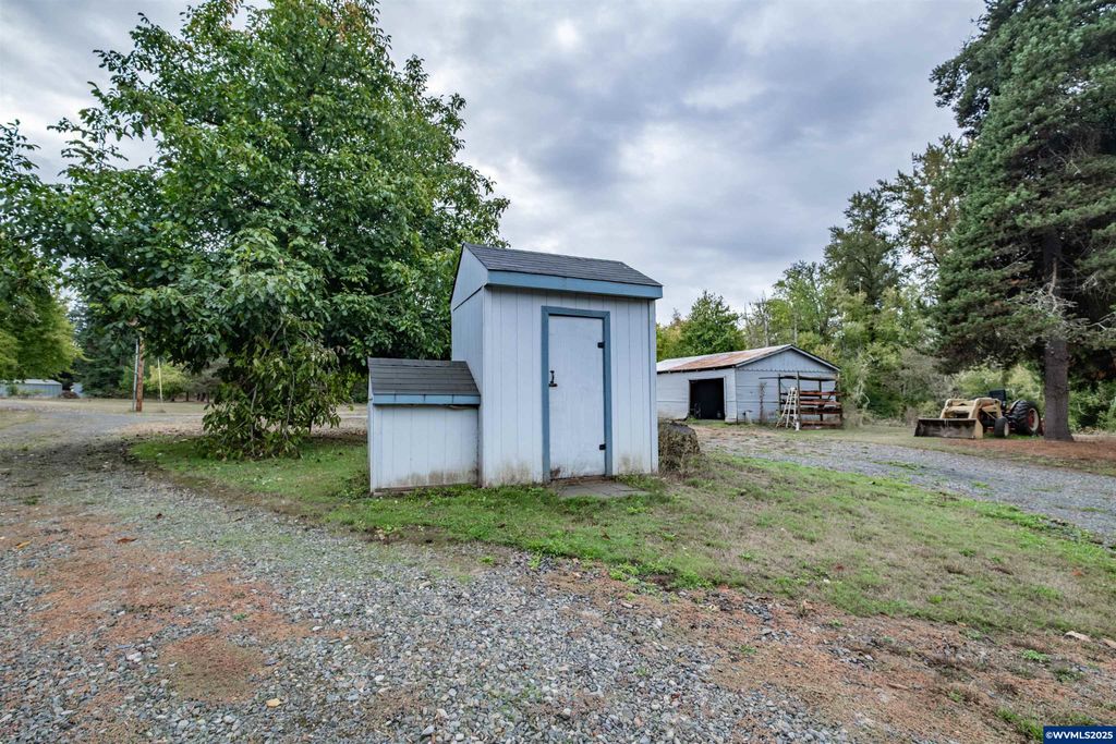 Image 37 of property listing at 15984 North Santiam Hwy SE, Stayton, OR 97383