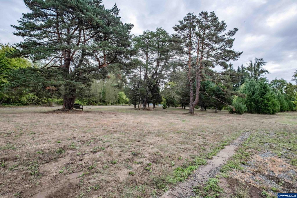 Image 38 of property listing at 15984 North Santiam Hwy SE, Stayton, OR 97383