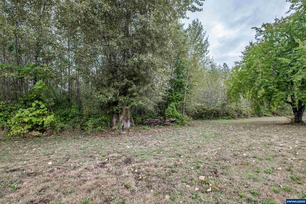 Image 39 of property listing at 15984 North Santiam Hwy SE, Stayton, OR 97383