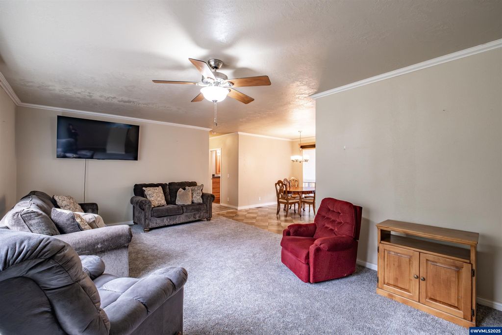Image 5 of property listing at 15984 North Santiam Hwy SE, Stayton, OR 97383