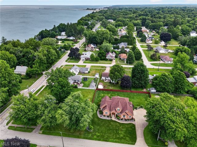 12 Lake Breeze Drive, Conneaut, OH 44030