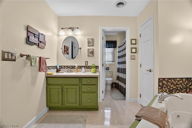 12 Lake Breeze Drive, Conneaut, OH 44030