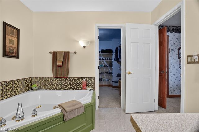 12 Lake Breeze Drive, Conneaut, OH 44030