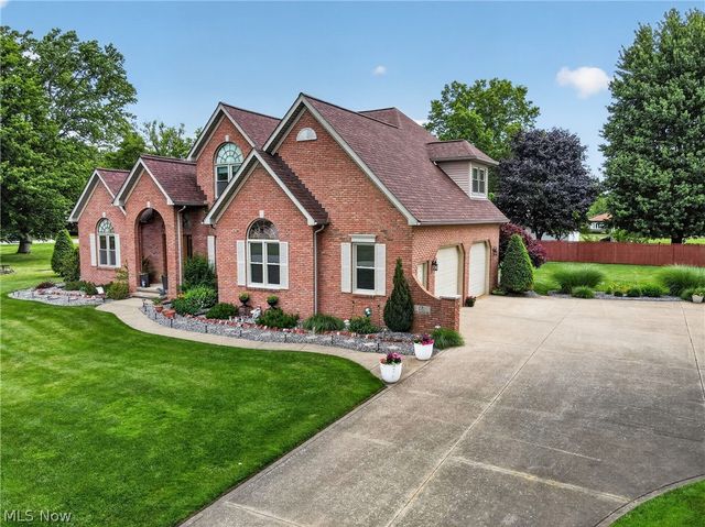 12 Lake Breeze Drive, Conneaut, OH 44030