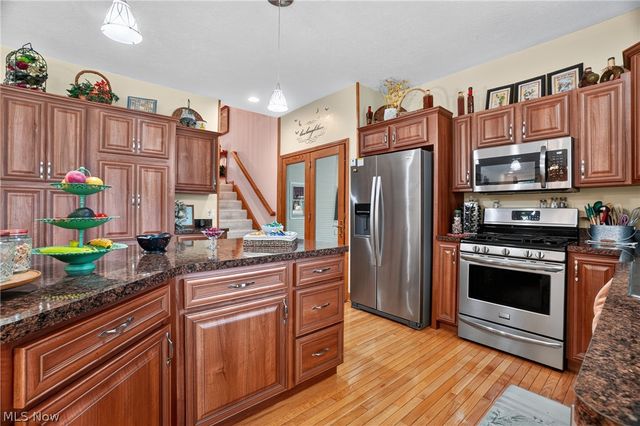12 Lake Breeze Drive, Conneaut, OH 44030