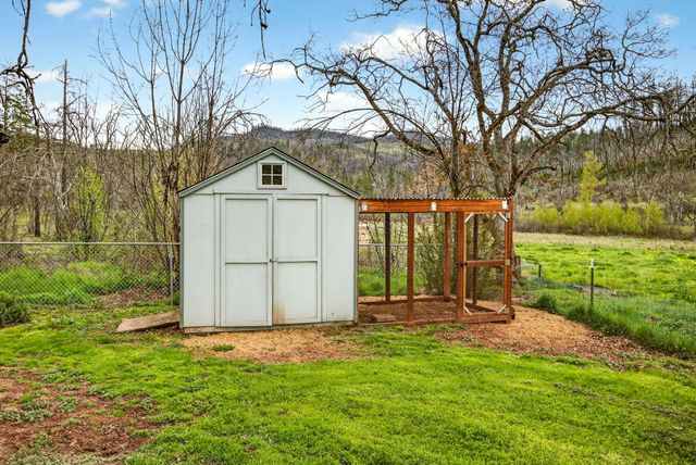 5498 Butte Falls Highway, Eagle Point, OR 97524