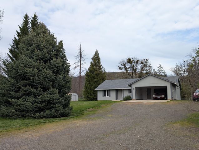 5498 Butte Falls Highway, Eagle Point, OR 97524
