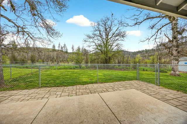 5498 Butte Falls Highway, Eagle Point, OR 97524