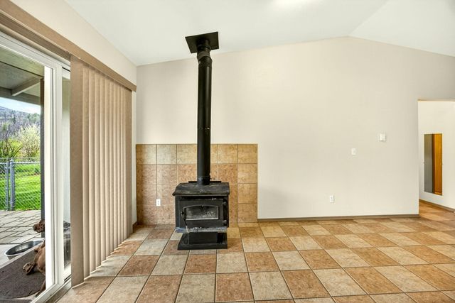 5498 Butte Falls Highway, Eagle Point, OR 97524