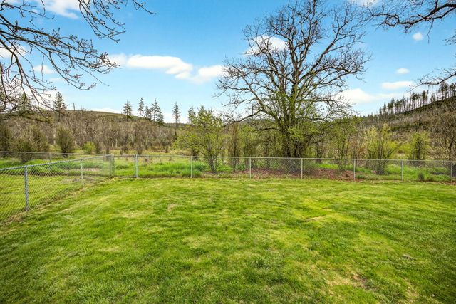 5498 Butte Falls Highway, Eagle Point, OR 97524