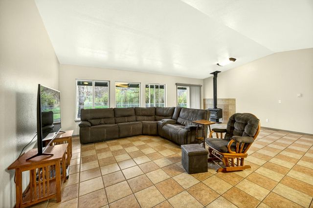 5498 Butte Falls Highway, Eagle Point, OR 97524