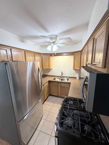7005 99th Street 2W, Chicago Ridge, IL 60415