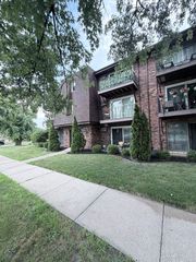 7005 99th Street 2W, Chicago Ridge, IL 60415