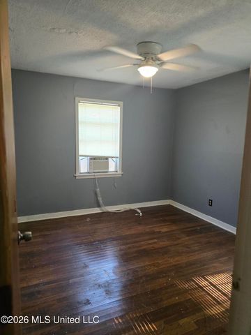 2013 W Ridgeway Street, Jackson, MS 39213
