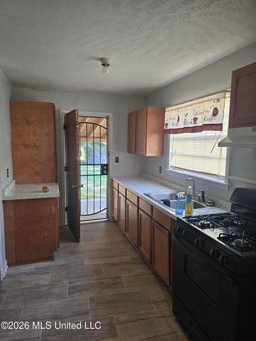 2013 W Ridgeway Street, Jackson, MS 39213