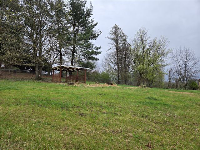 93 South St, Centerville, PA 15417
