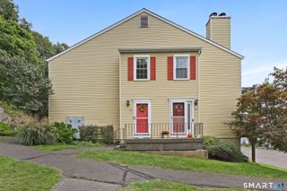 55 Mill Plain Road 29-8, Danbury, CT 06811