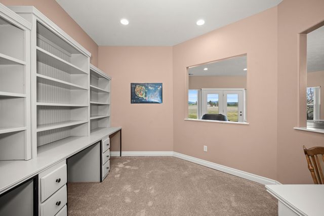 10311 E Peone Landing Ln, Mead, WA 99021