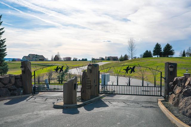 10311 E Peone Landing Ln, Mead, WA 99021